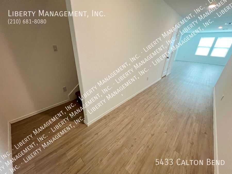 4 Bed 2.5 Bath 1943 sq ft Home property image