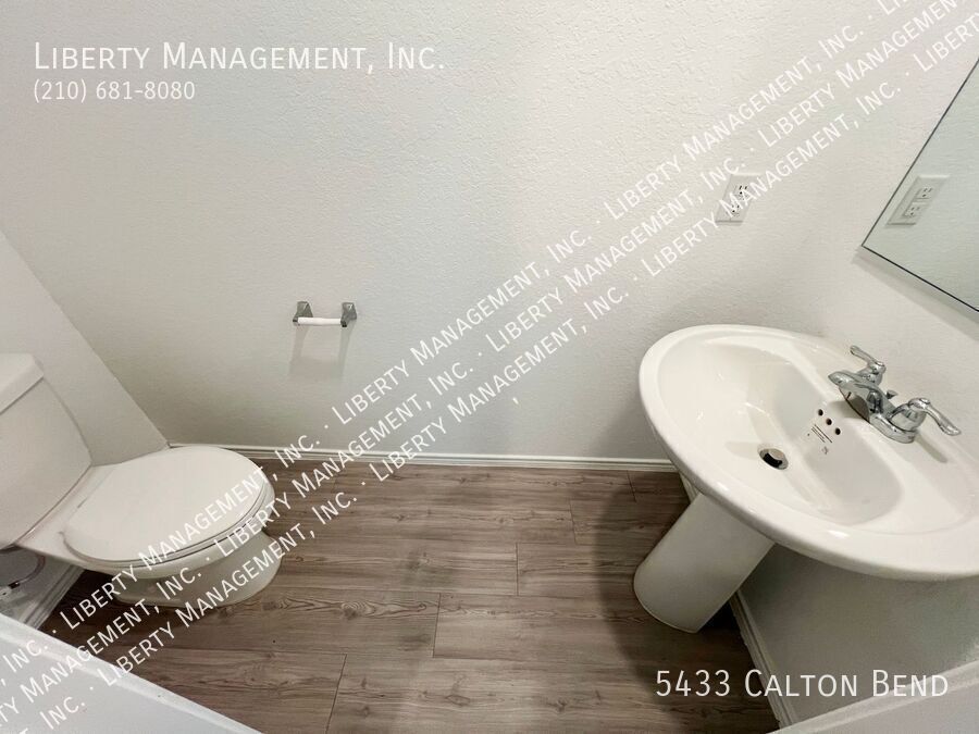 4 Bed 2.5 Bath 1943 sq ft Home property image
