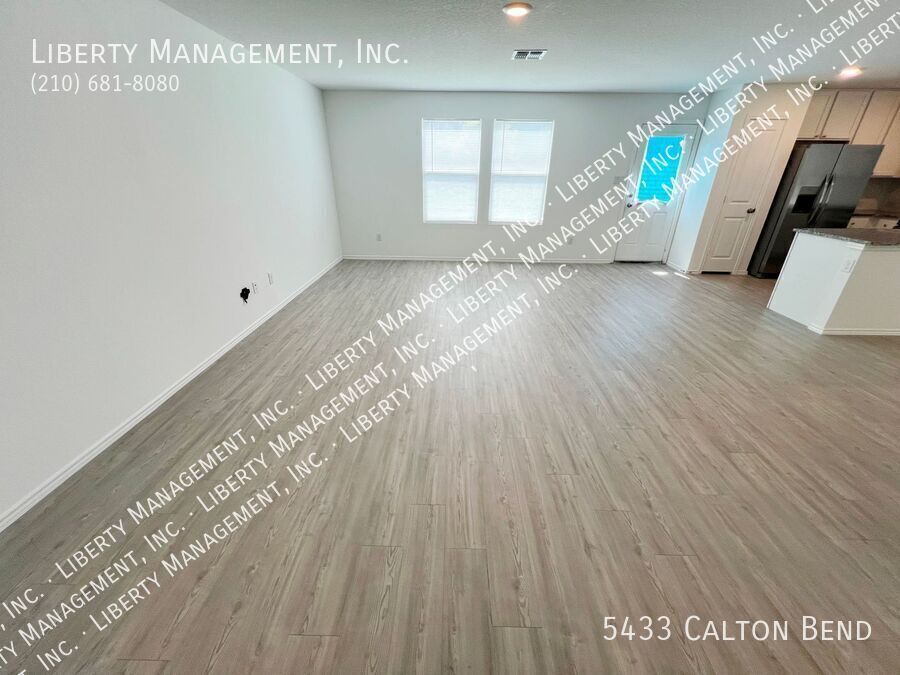 4 Bed 2.5 Bath 1943 sq ft Home property image