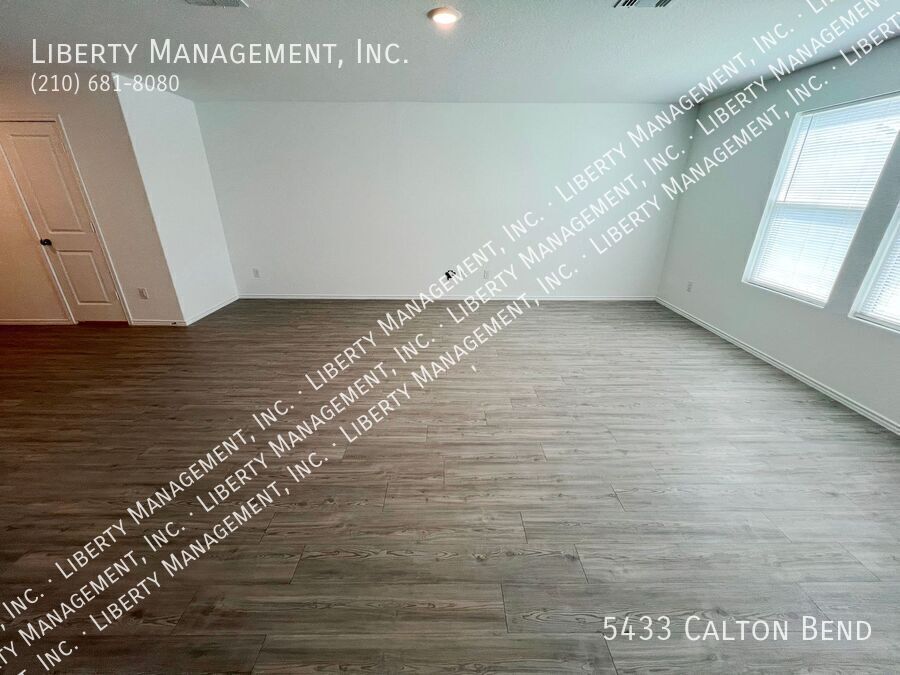 4 Bed 2.5 Bath 1943 sq ft Home property image