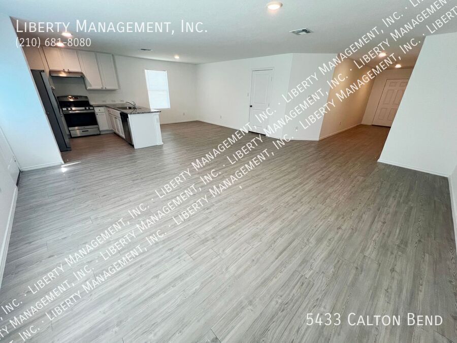 4 Bed 2.5 Bath 1943 sq ft Home property image