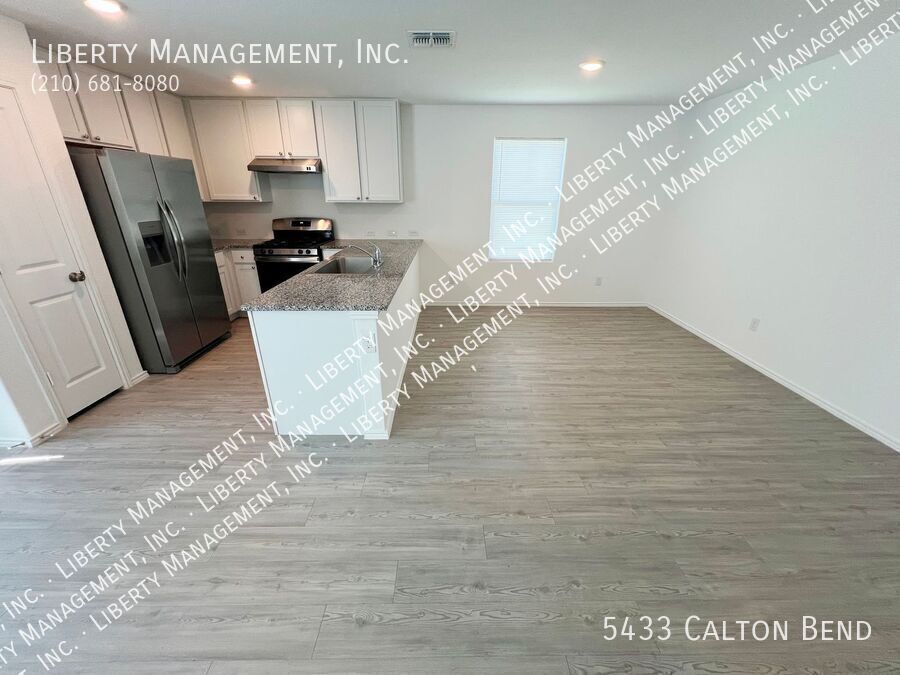 4 Bed 2.5 Bath 1943 sq ft Home property image