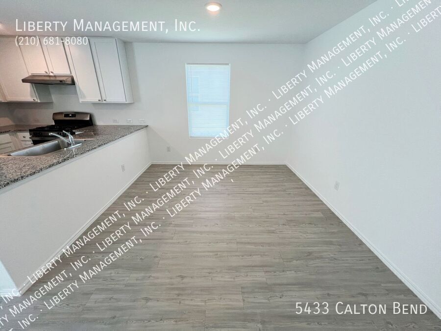 4 Bed 2.5 Bath 1943 sq ft Home property image