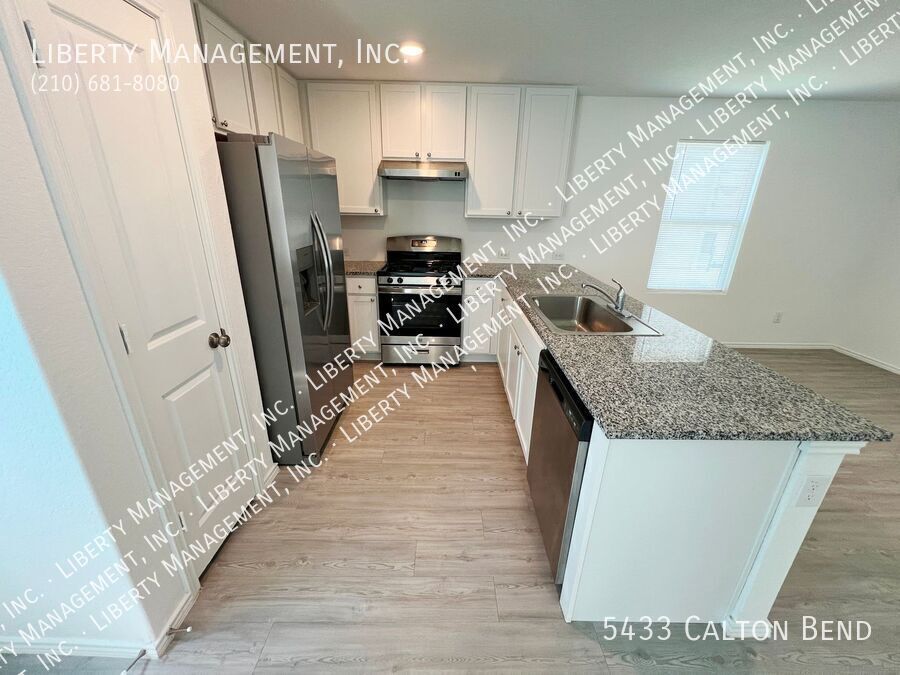 4 Bed 2.5 Bath 1943 sq ft Home property image