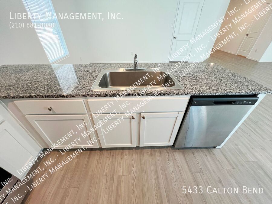 4 Bed 2.5 Bath 1943 sq ft Home property image