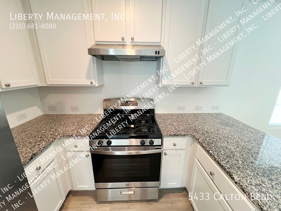 4 Bed 2.5 Bath 1943 sq ft Home property image