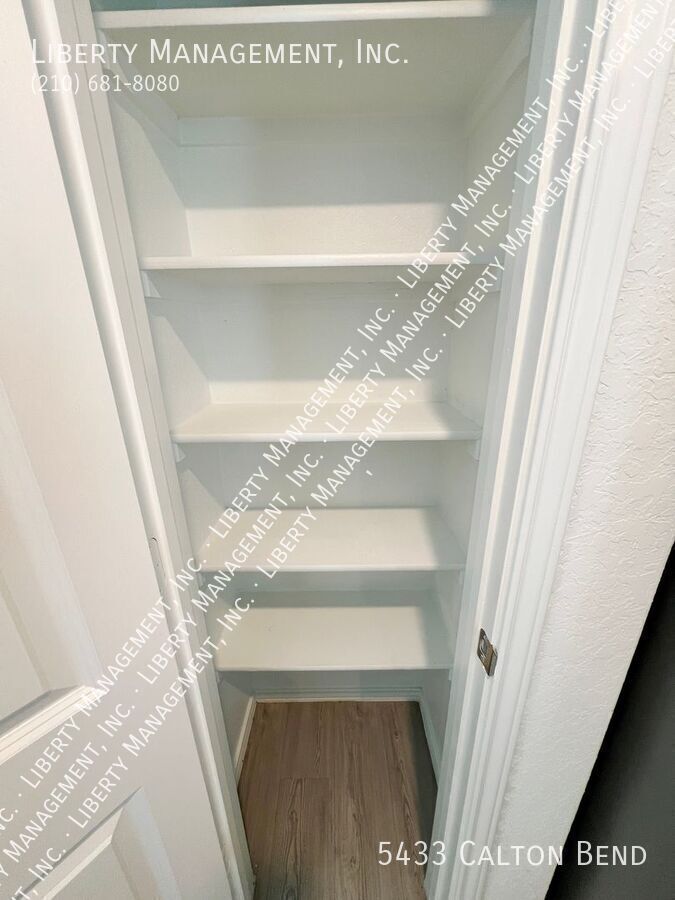 4 Bed 2.5 Bath 1943 sq ft Home property image