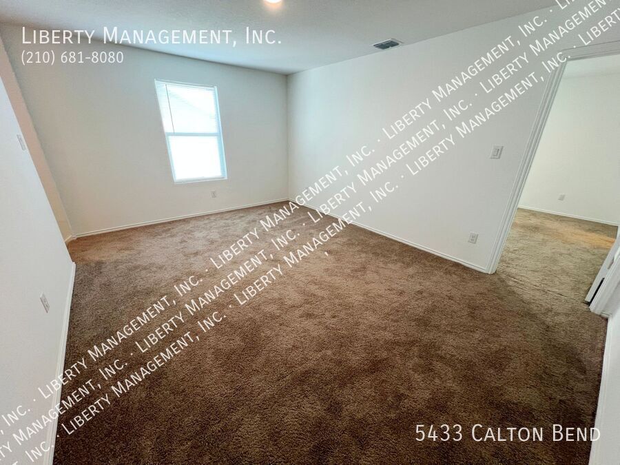 4 Bed 2.5 Bath 1943 sq ft Home property image