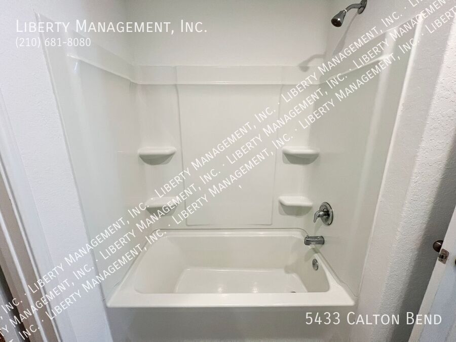 4 Bed 2.5 Bath 1943 sq ft Home property image
