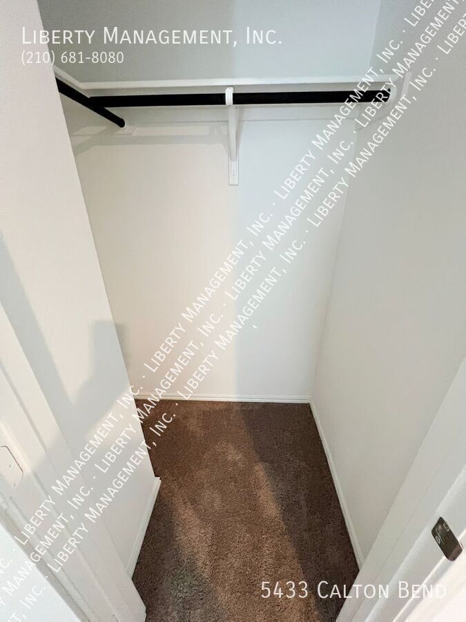 4 Bed 2.5 Bath 1943 sq ft Home property image