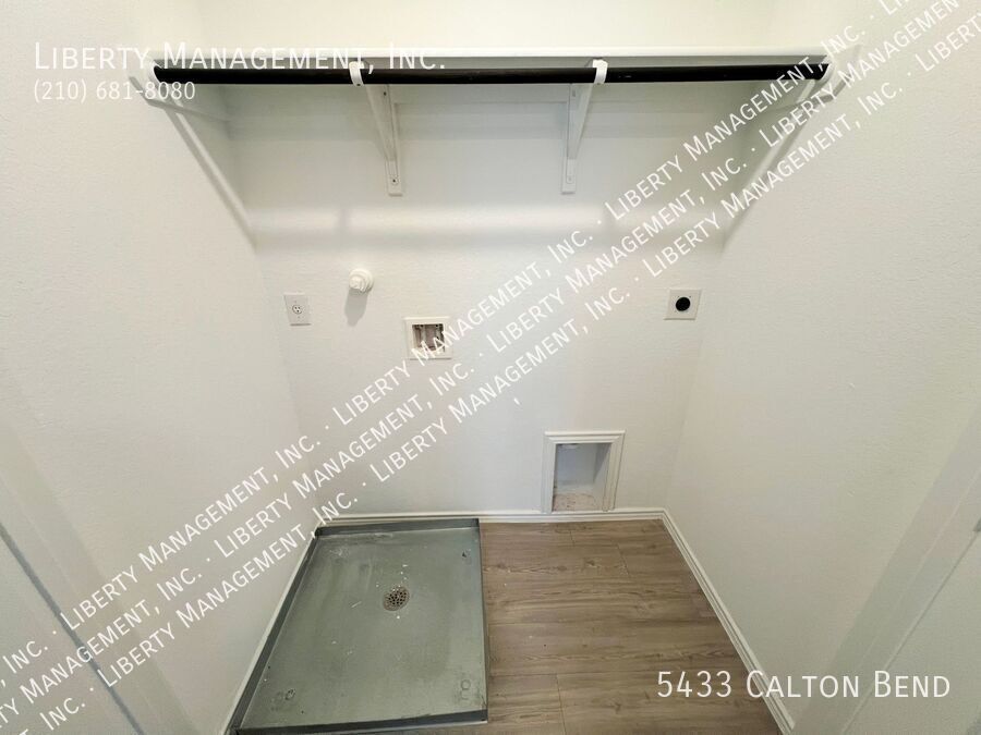 4 Bed 2.5 Bath 1943 sq ft Home property image