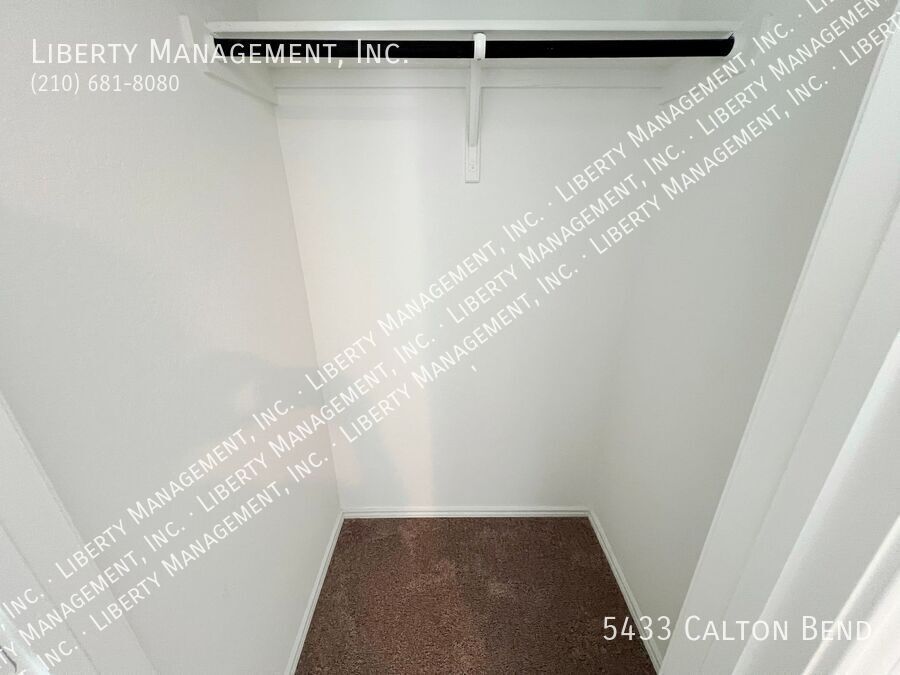4 Bed 2.5 Bath 1943 sq ft Home property image