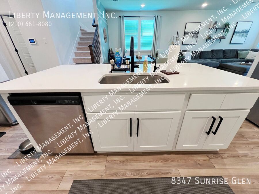 Beautiful 5 Bedroom, 3.5 Bath Home in Retama Park property image
