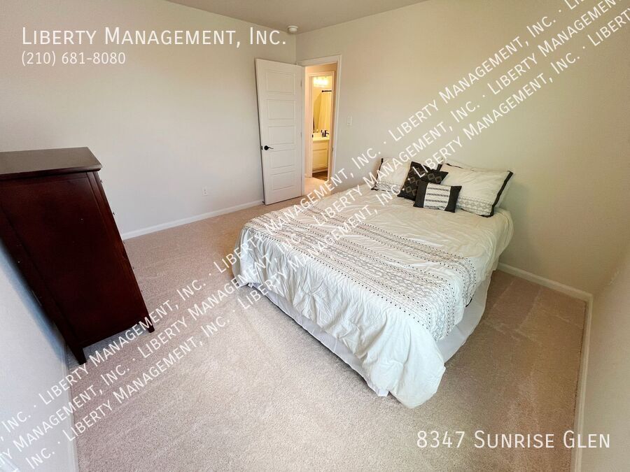 Beautiful 5 Bedroom, 3.5 Bath Home in Retama Park property image