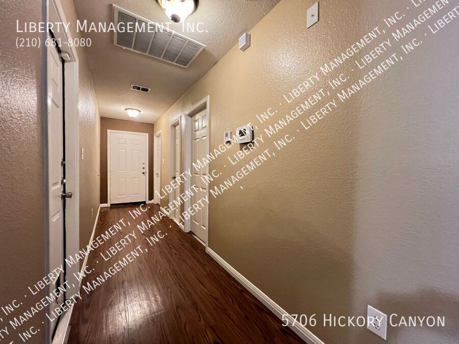 3 Bedroom, 2 Bath near LACKLAND AFB featuring 1233 sq ft living space property image