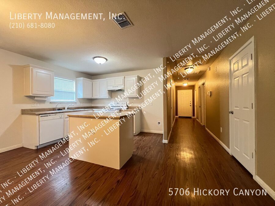 3 Bedroom, 2 Bath near LACKLAND AFB featuring 1233 sq ft living space property image