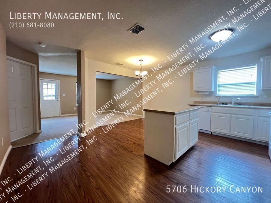 3 Bedroom, 2 Bath near LACKLAND AFB featuring 1233 sq ft living space property image