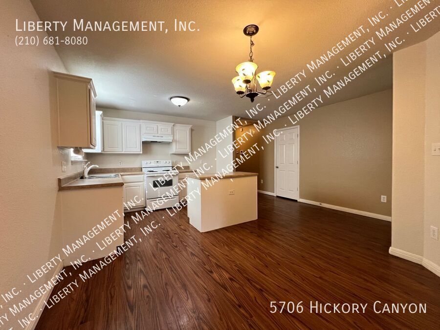 3 Bedroom, 2 Bath near LACKLAND AFB featuring 1233 sq ft living space property image