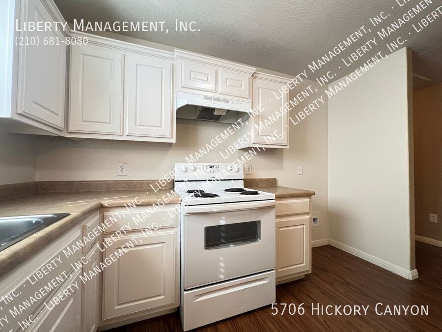 3 Bedroom, 2 Bath near LACKLAND AFB featuring 1233 sq ft living space property image
