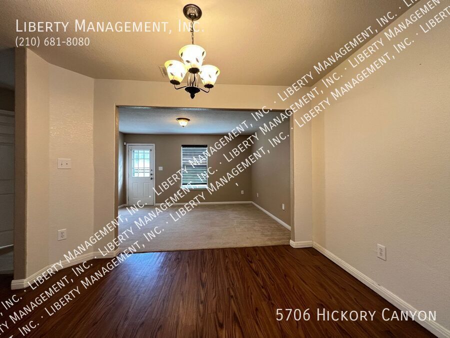 3 Bedroom, 2 Bath near LACKLAND AFB featuring 1233 sq ft living space property image