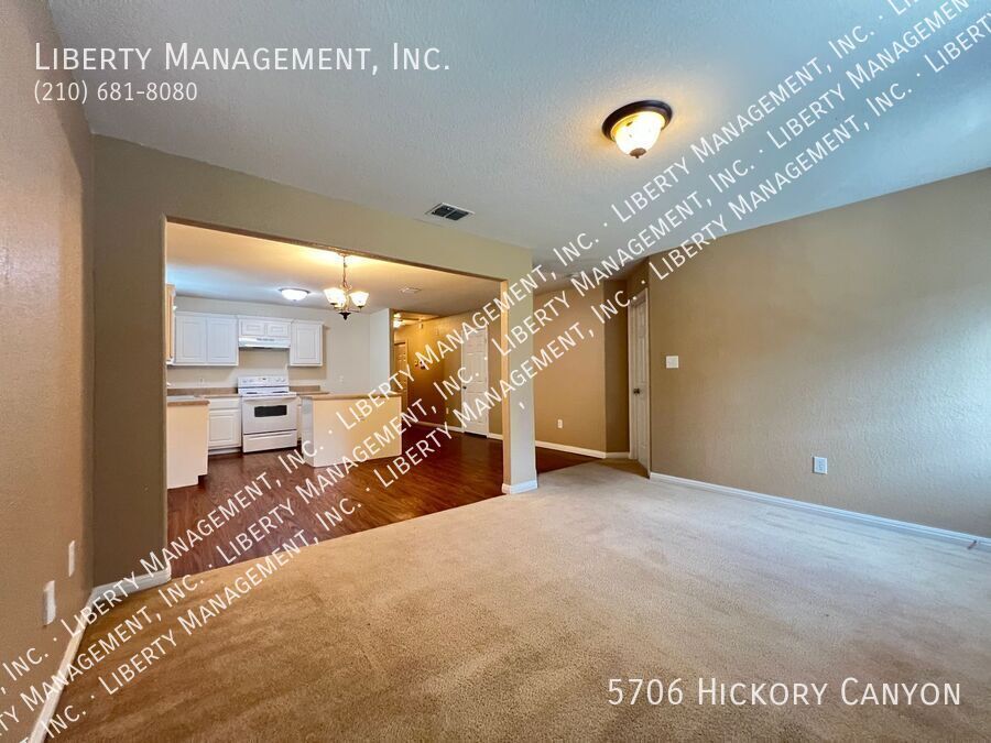 3 Bedroom, 2 Bath near LACKLAND AFB featuring 1233 sq ft living space property image