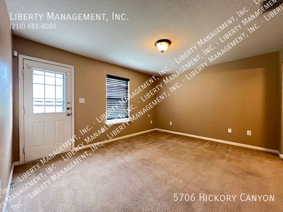 3 Bedroom, 2 Bath near LACKLAND AFB featuring 1233 sq ft living space property image