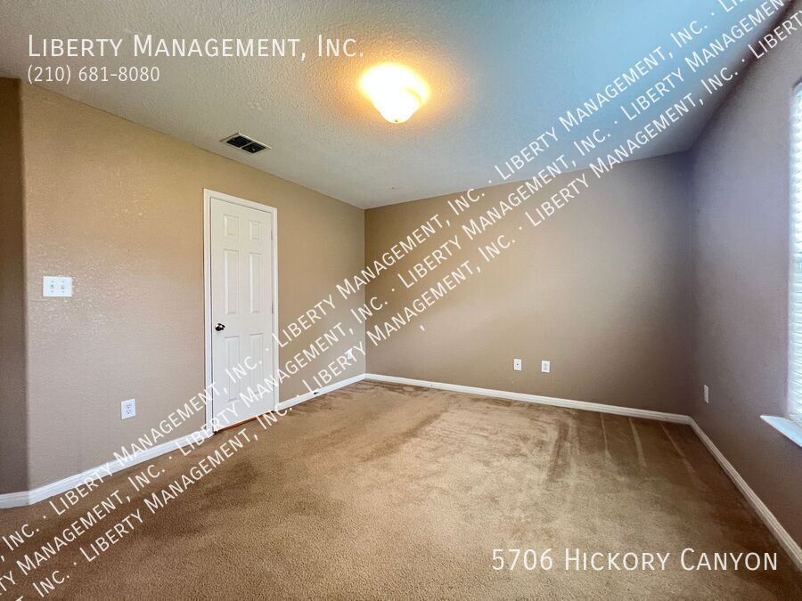 3 Bedroom, 2 Bath near LACKLAND AFB featuring 1233 sq ft living space property image