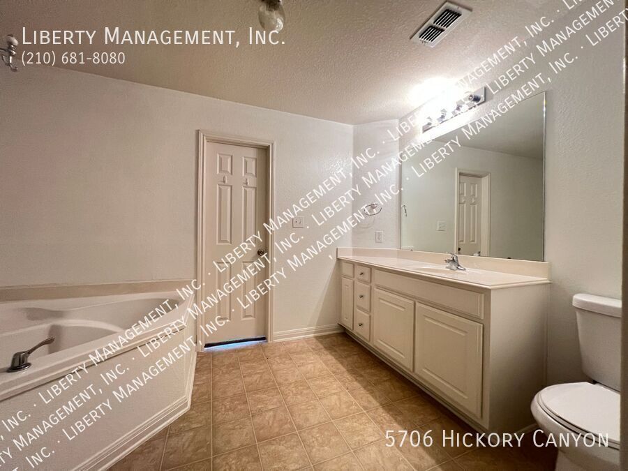 3 Bedroom, 2 Bath near LACKLAND AFB featuring 1233 sq ft living space property image