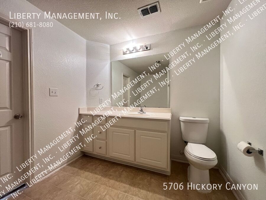 3 Bedroom, 2 Bath near LACKLAND AFB featuring 1233 sq ft living space property image