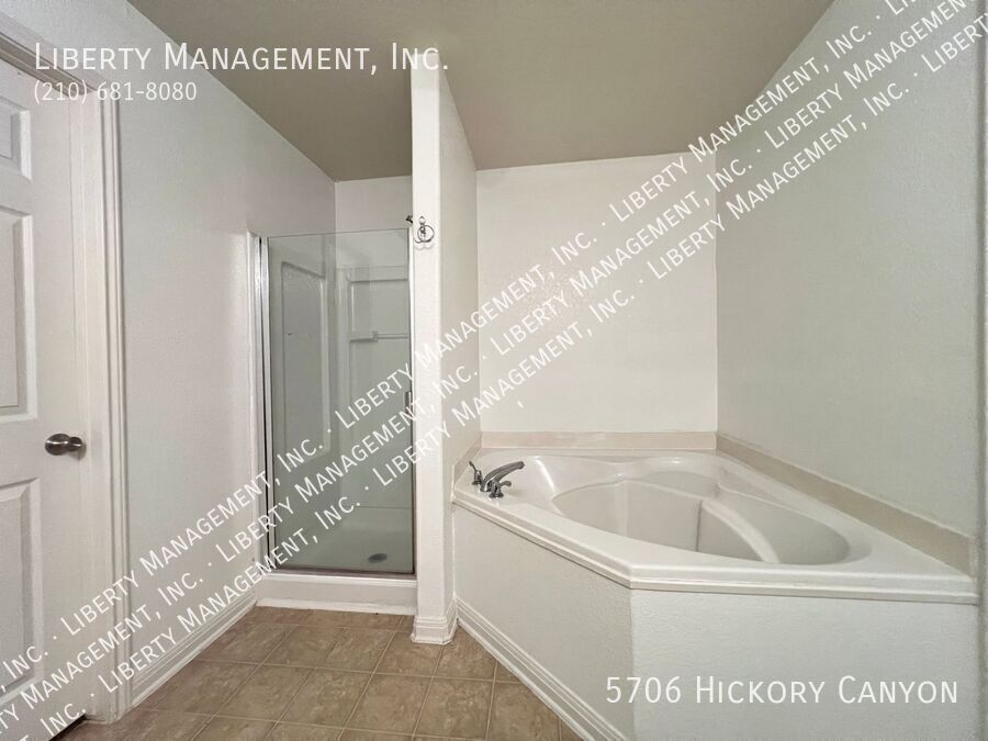 3 Bedroom, 2 Bath near LACKLAND AFB featuring 1233 sq ft living space property image