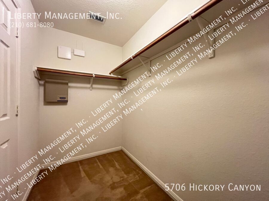 3 Bedroom, 2 Bath near LACKLAND AFB featuring 1233 sq ft living space property image