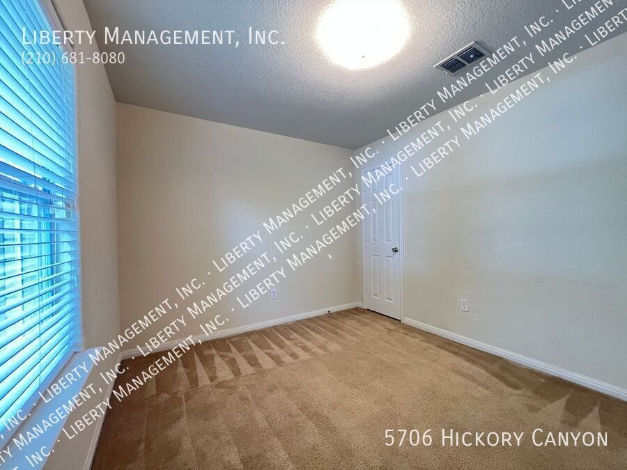 3 Bedroom, 2 Bath near LACKLAND AFB featuring 1233 sq ft living space property image