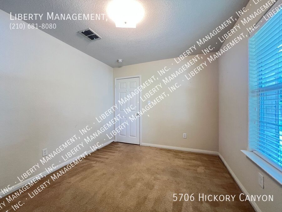 3 Bedroom, 2 Bath near LACKLAND AFB featuring 1233 sq ft living space property image