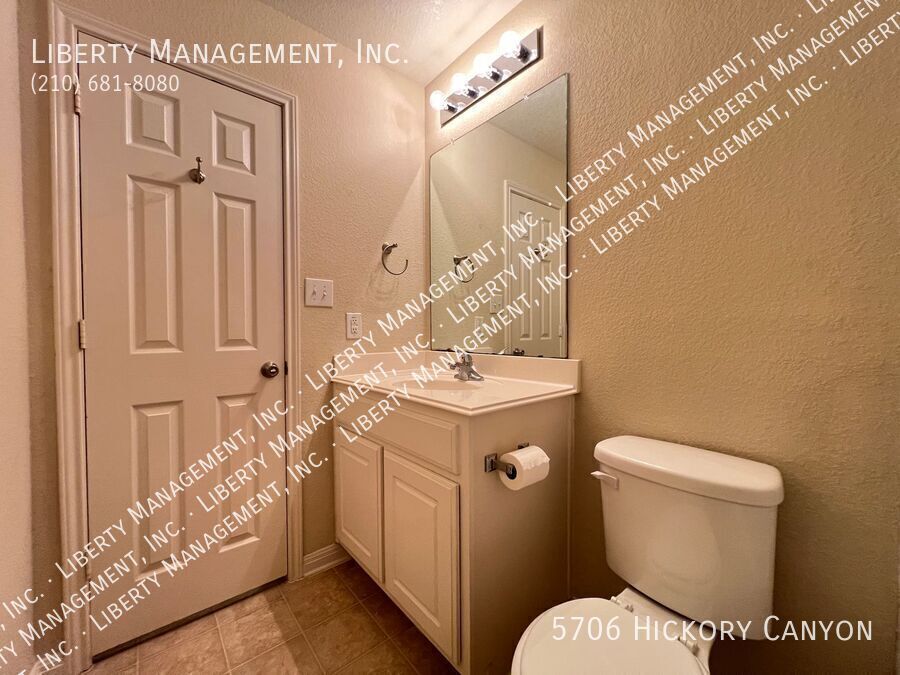 3 Bedroom, 2 Bath near LACKLAND AFB featuring 1233 sq ft living space property image