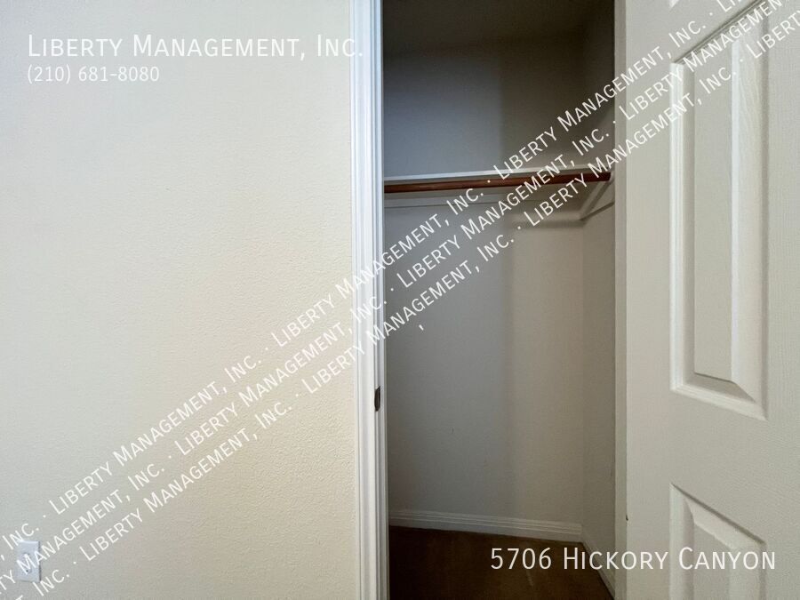3 Bedroom, 2 Bath near LACKLAND AFB featuring 1233 sq ft living space property image