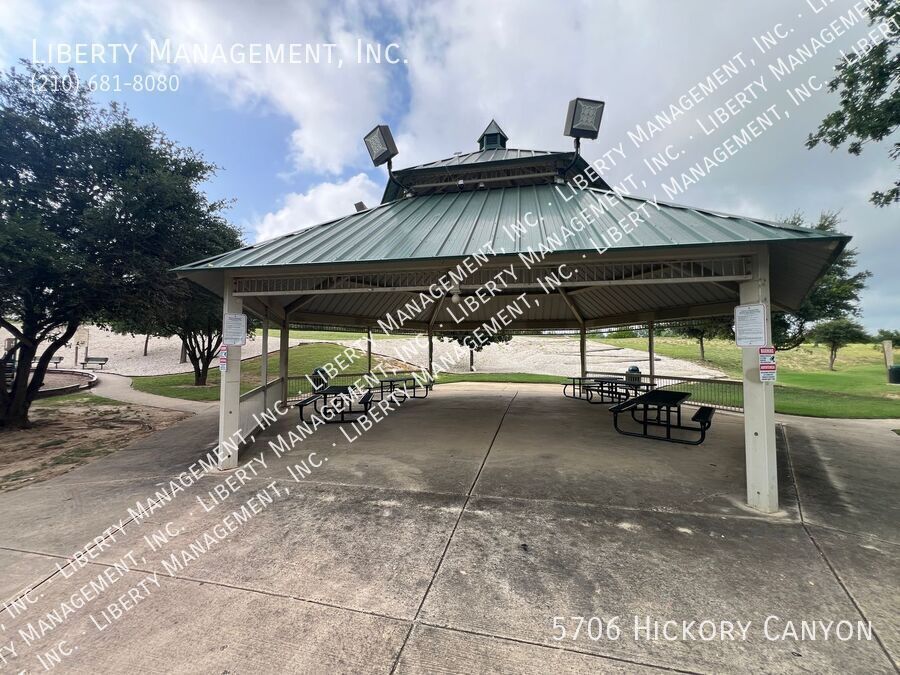 3 Bedroom, 2 Bath near LACKLAND AFB featuring 1233 sq ft living space property image
