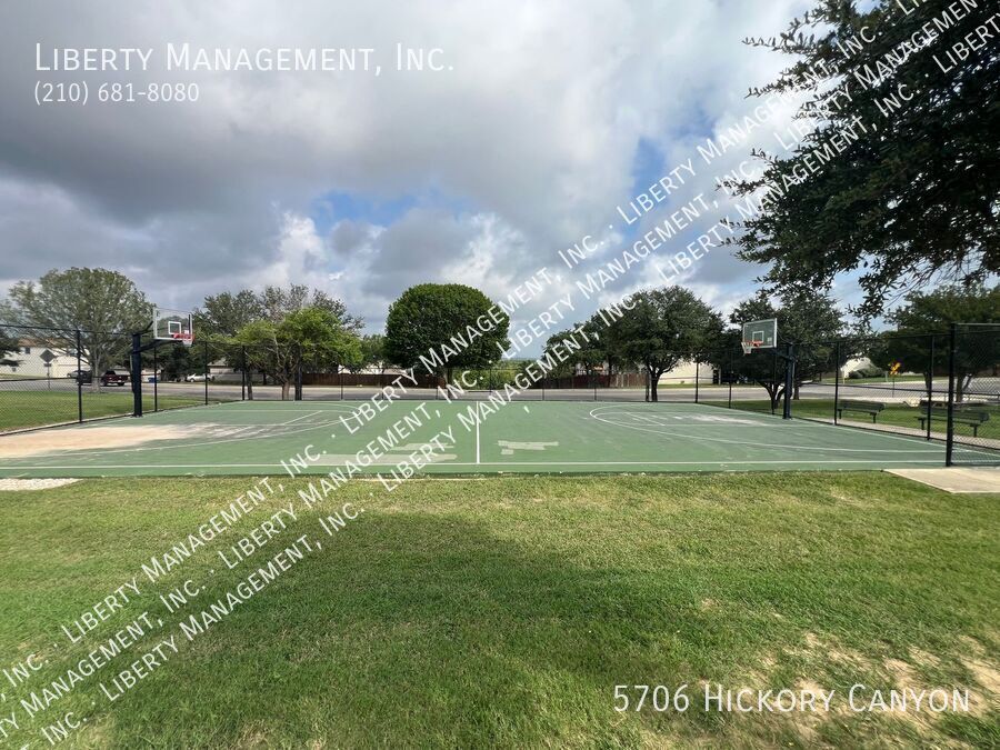 3 Bedroom, 2 Bath near LACKLAND AFB featuring 1233 sq ft living space property image