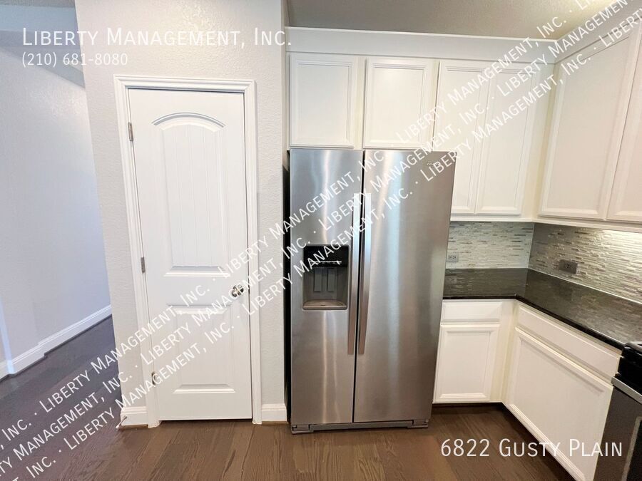 4 Bed, 2.5 Bath 2419 sq ft Home with Game Room and Media Room property image