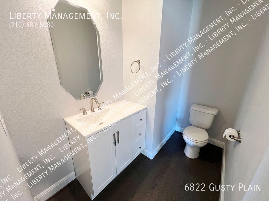 4 Bed, 2.5 Bath 2419 sq ft Home with Game Room and Media Room property image