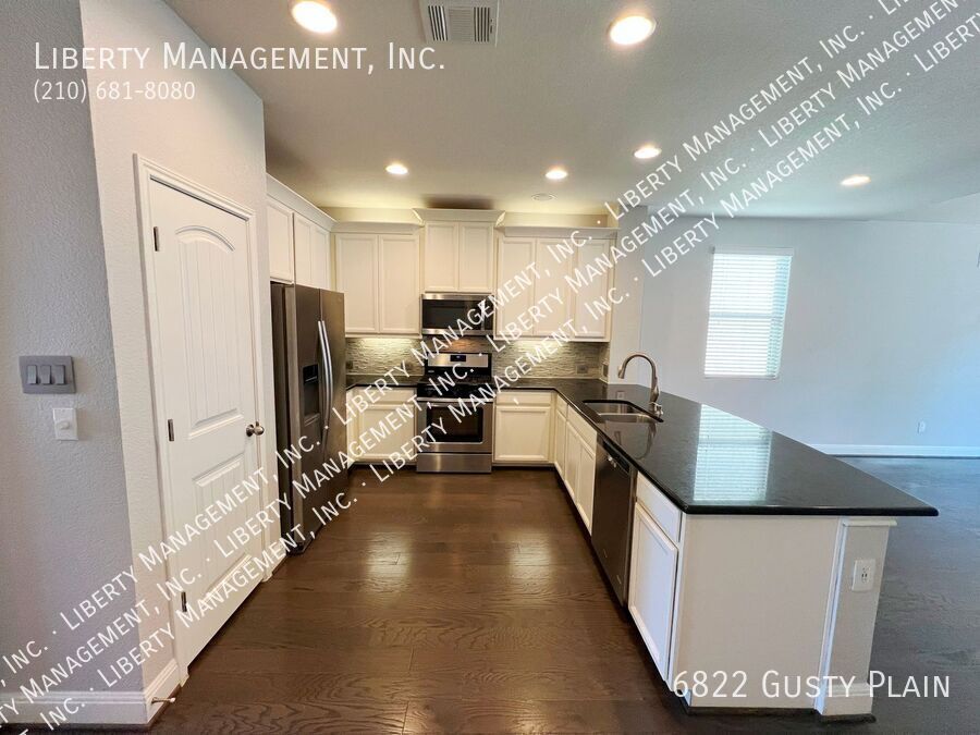 4 Bed, 2.5 Bath 2419 sq ft Home with Game Room and Media Room property image