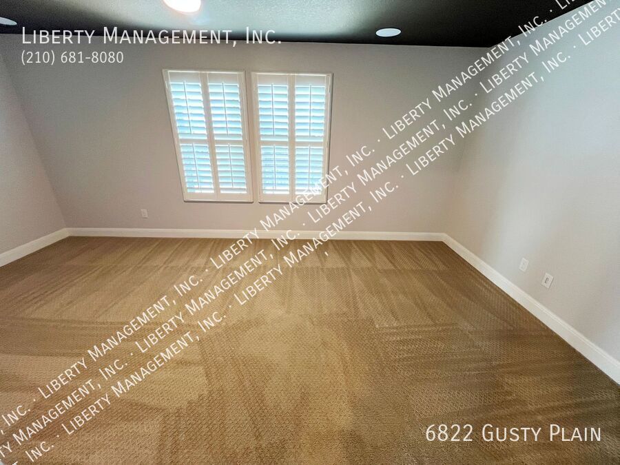 4 Bed, 2.5 Bath 2419 sq ft Home with Game Room and Media Room property image