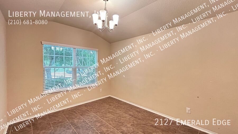 Beautiful 3 bedroom, 2 bath home near 1604 and 90 property image