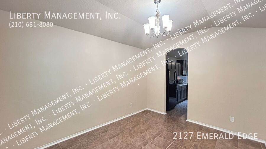 Beautiful 3 bedroom, 2 bath home near 1604 and 90 property image