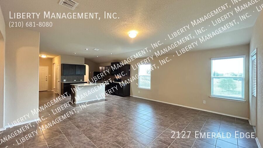 Beautiful 3 bedroom, 2 bath home near 1604 and 90 property image
