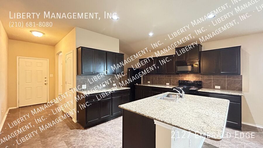 Beautiful 3 bedroom, 2 bath home near 1604 and 90 property image