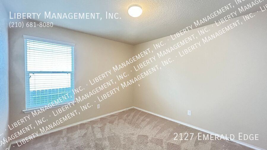 Beautiful 3 bedroom, 2 bath home near 1604 and 90 property image