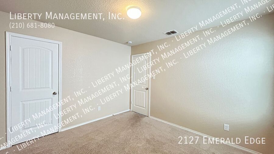 Beautiful 3 bedroom, 2 bath home near 1604 and 90 property image