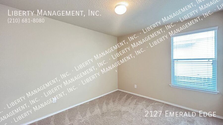 Beautiful 3 bedroom, 2 bath home near 1604 and 90 property image