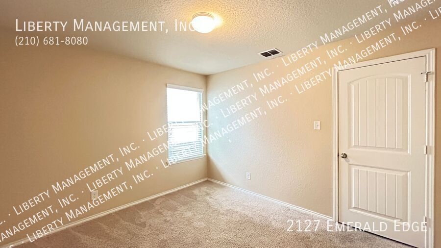 Beautiful 3 bedroom, 2 bath home near 1604 and 90 property image