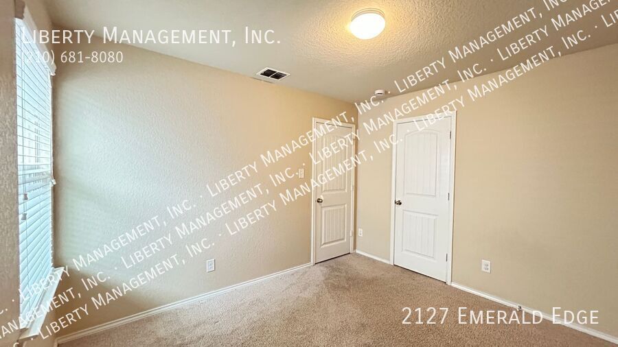 Beautiful 3 bedroom, 2 bath home near 1604 and 90 property image